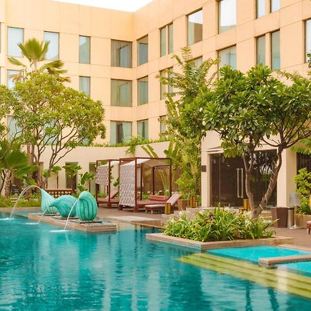 Hyatt Pune Exterior foto The pool at the hotel