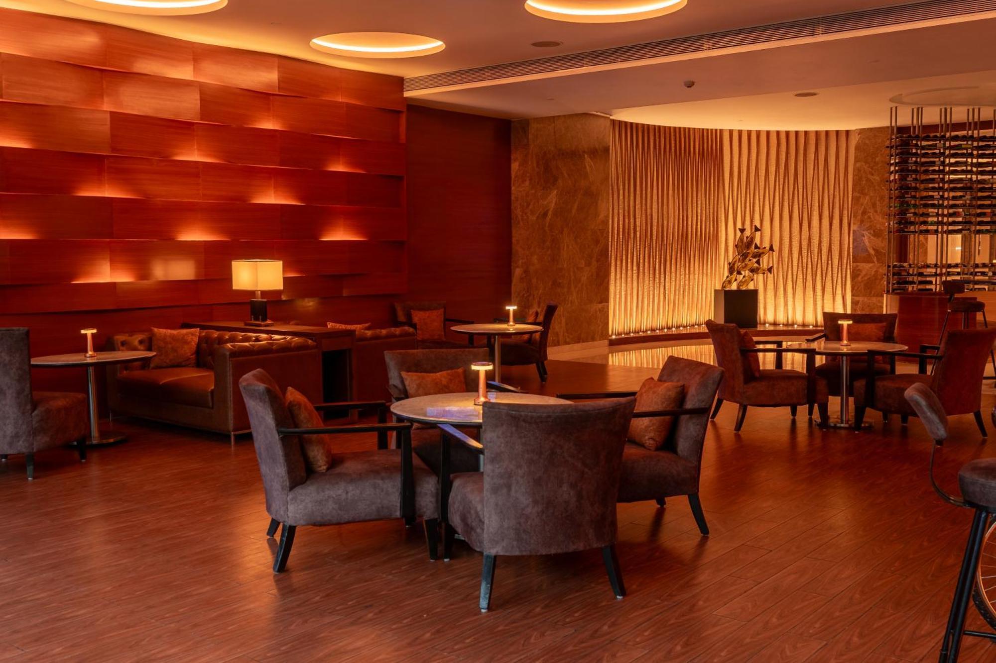 Hyatt Pune Exterior foto The lounge at the airport